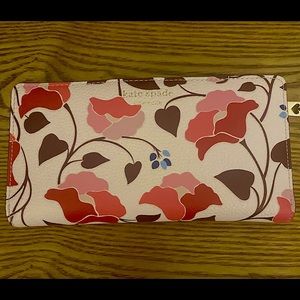 Eva nouveau bloom large slim bifold wallet. LIKE NEW!